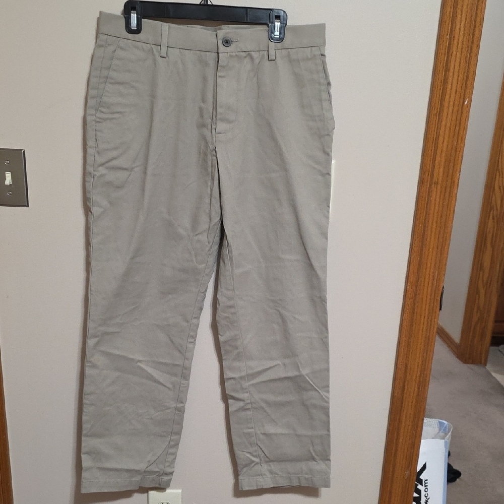 Amazon Essentials Men's Gray Chinos